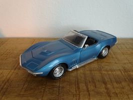 Chevrolet Corvette Stingray 1969 von Revell 1/18