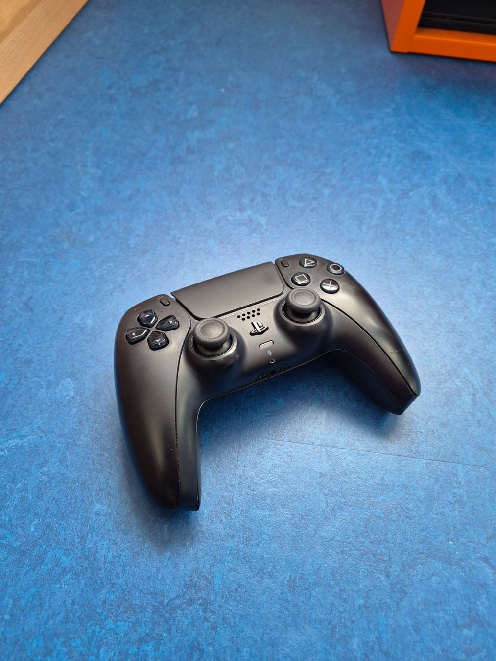 Sony Consoles: Ps5 disk version mit 5 spielen – D'occasion à Pratval par jonwayne 2
