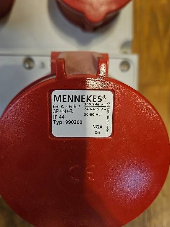 Alimentazione elettrica: Stromverteiler Mennekes Amaxx – Usato da Römerswil LU venduto da Helfenstein6027 2