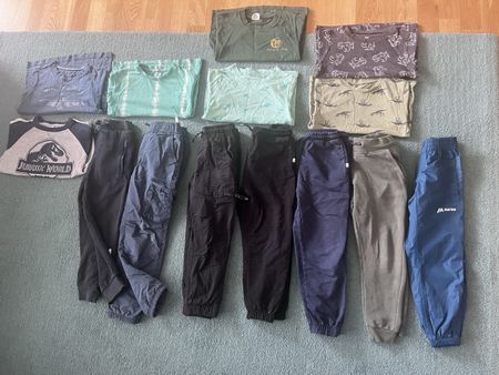 Kleiderpaket Junge, Hosen, T-shirts, Grösse 110