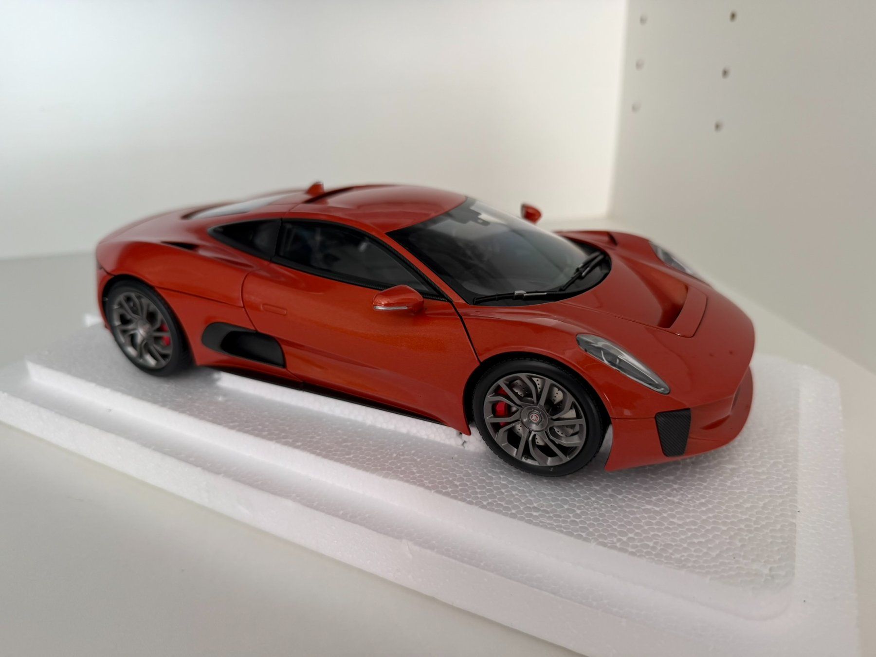 Jaguar Modellini d'auto: 1:18 Almost Real - Jaguar C-X75 – Difettoso da Tübach venduto da BonnevilleMotors 2