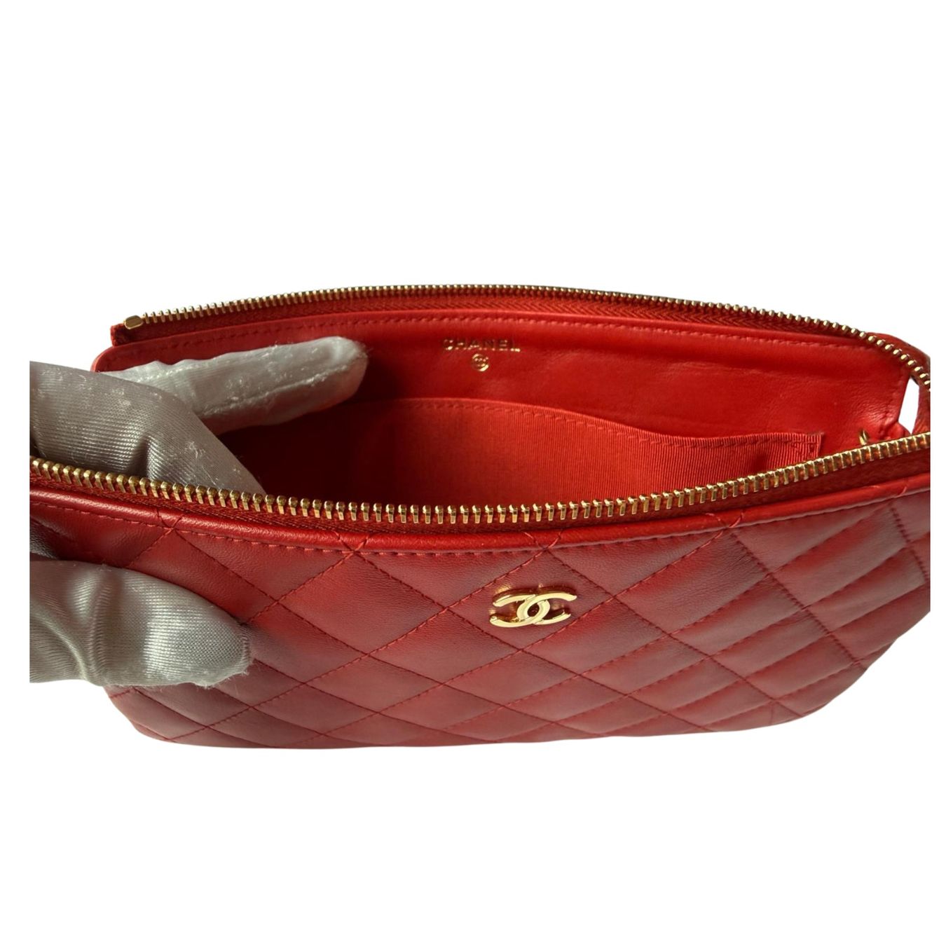 Chanel Taschen: Chanel Pochette aus rotem Kalbsleder – Neu (gemäss Beschreibung) aus Oberarth von SSS. 2