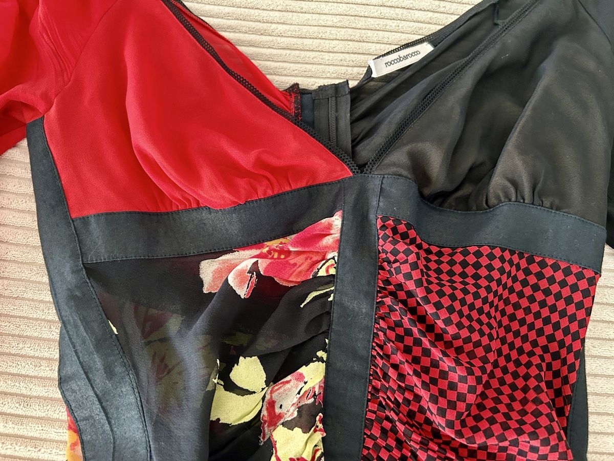 Blusen: Roccobarocco Bluse Rot / Schwarz Grösse 34 Seide – Gebraucht aus Egliswil von anbe8 1