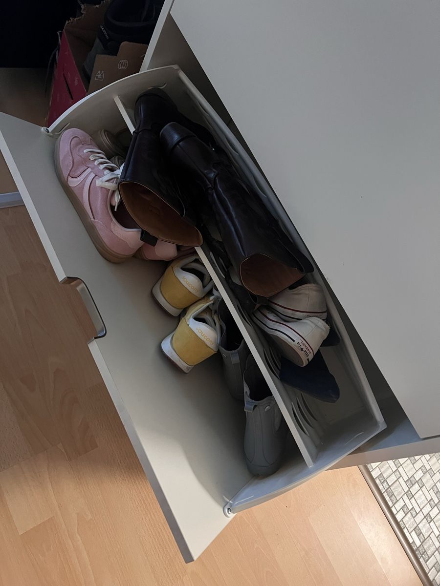 Camions-bennes: Schuhschrank – D'occasion à Hinwil par Michelle.C 3