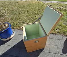 Grosse, isolierte Holzkiste sehr stabil gebaut