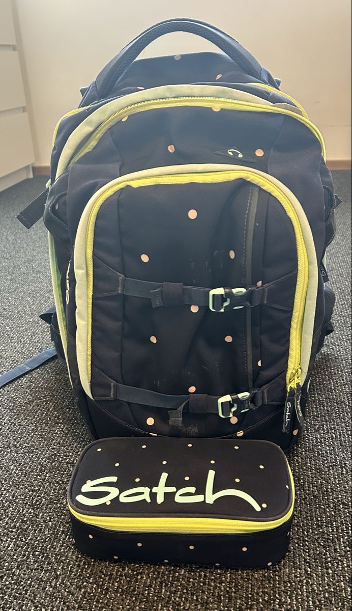 Satch Kindertaschen: Satch Rucksack mit Etui Pünktli Design dunkelblau  – Gebraucht aus Schwellbrunn von ser_75mj
