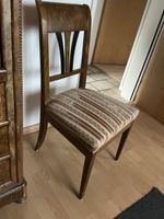 Antiker Stuhl Holz mit Stoffbezug braun 