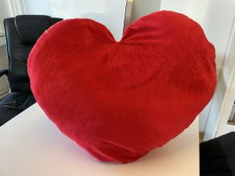 Rotes Herz Kissen, super Zustand, perfekt für Valentinstag!