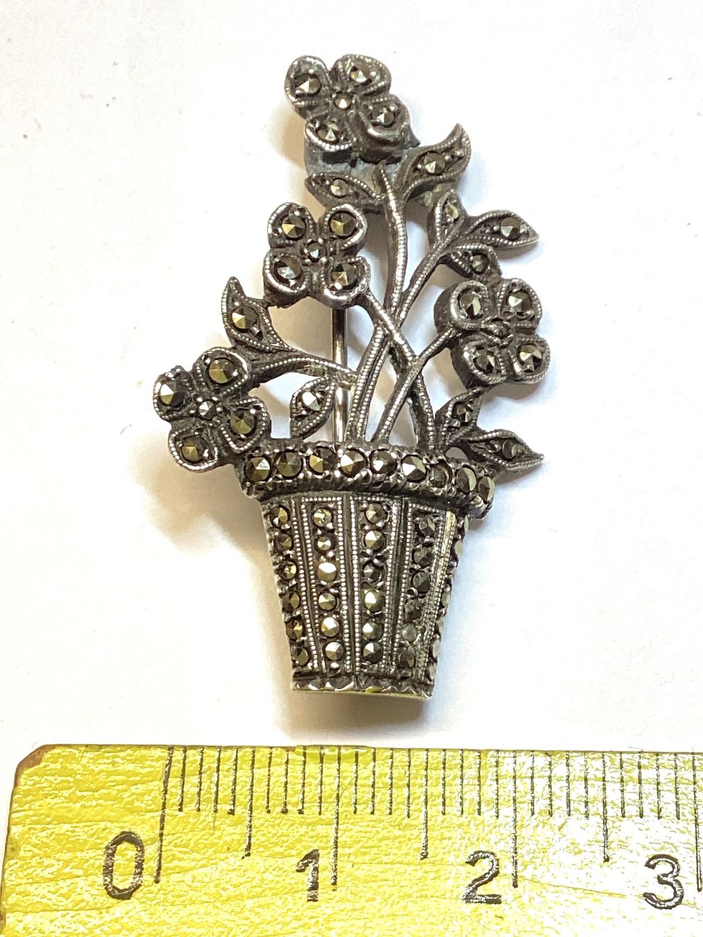 Spille & Fermagli: Art-Deco Blumenkorb Brosche, 920 Silber mit Markasiten – Usato da Eglisau venduto da mar_5rn2 3