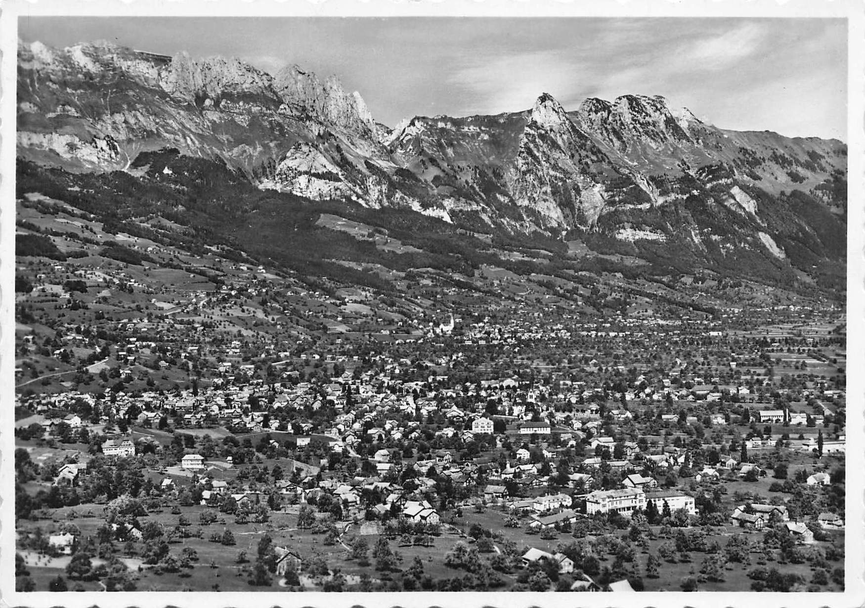 Cartes postales: Grabs mit den kreuzbergen G – D'occasion à Biasca par Blenio71