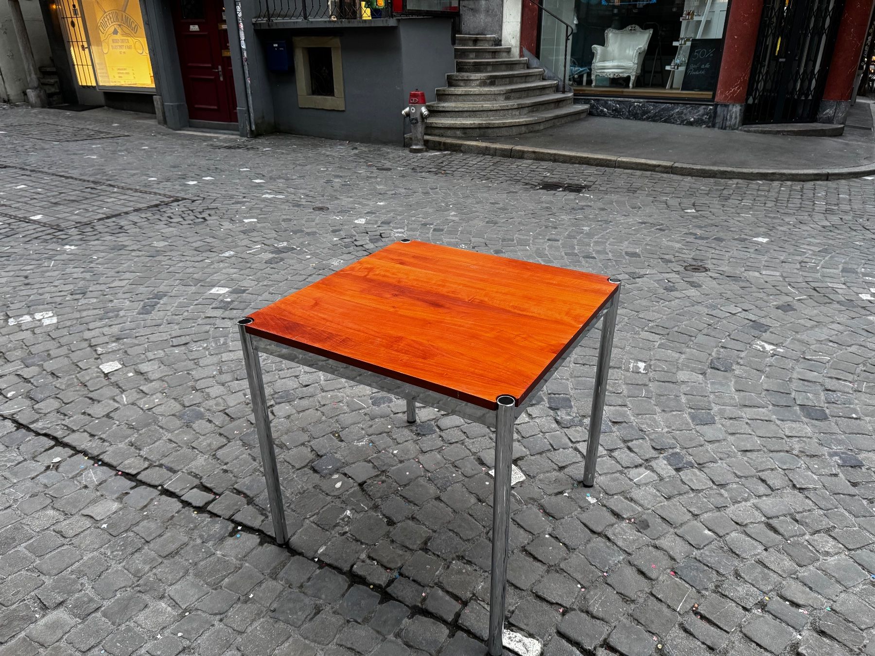 USM Tavoli: Usm Tisch Kirschbaum 75x75 Lieferung gratis – Usato da Thun venduto da Thuno6 2