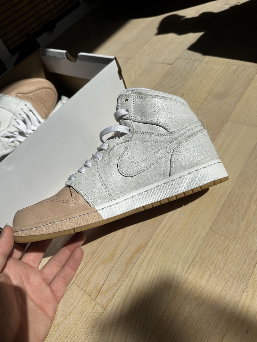 Nike Scarpe da donna: WMNS AIR JORDAN 1 RET HI PREM – Nuovo (secondo la descrizione) da Valeyres-Montagny venduto da que_gw7s 1