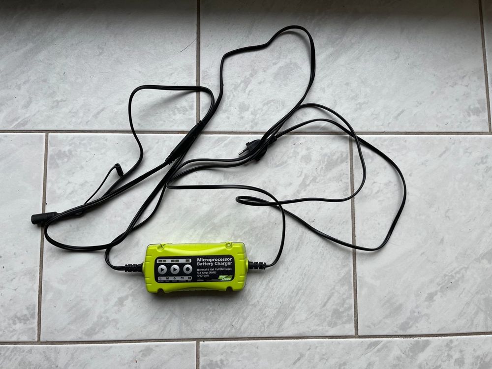 Microprocessor Battery Charger (Gebraucht) in Wohlen AG für CHF 5 – mit ...