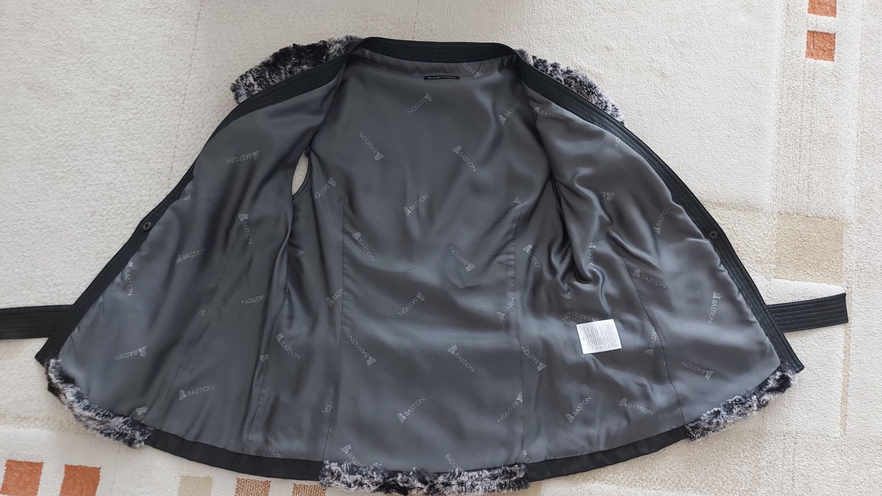 Gilet & Giacche senza maniche: Weste mit Pelzeffekt "Bastion Collection" Gr. M – Nuovo (secondo la descrizione) da Wabern venduto da Irakene 5