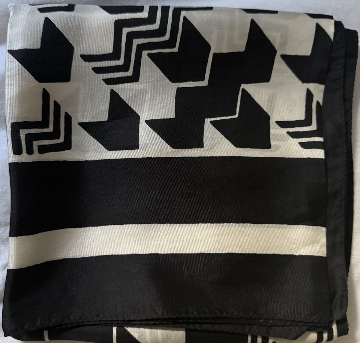 Ensoie Foulard & Sciarpe: Foulard en soie  – Usato da Vésenaz venduto da NORA1325 1
