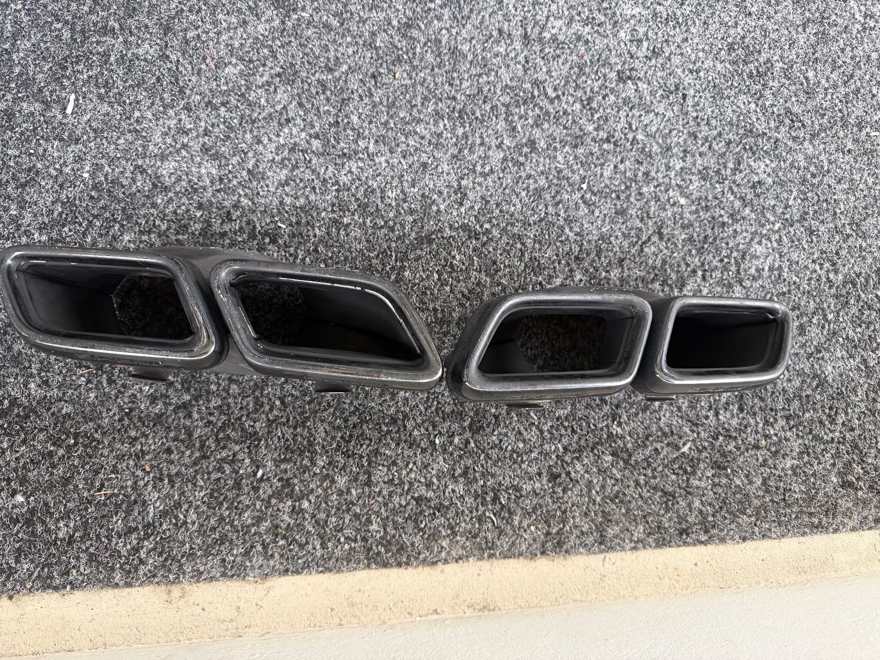Mercedes-Benz Tutti pezzi di ricambio auto: Mercedes  A45  C63 E63  AMG Stossstangen , diffuser Spoiler – Usato da uster venduto da automen 7