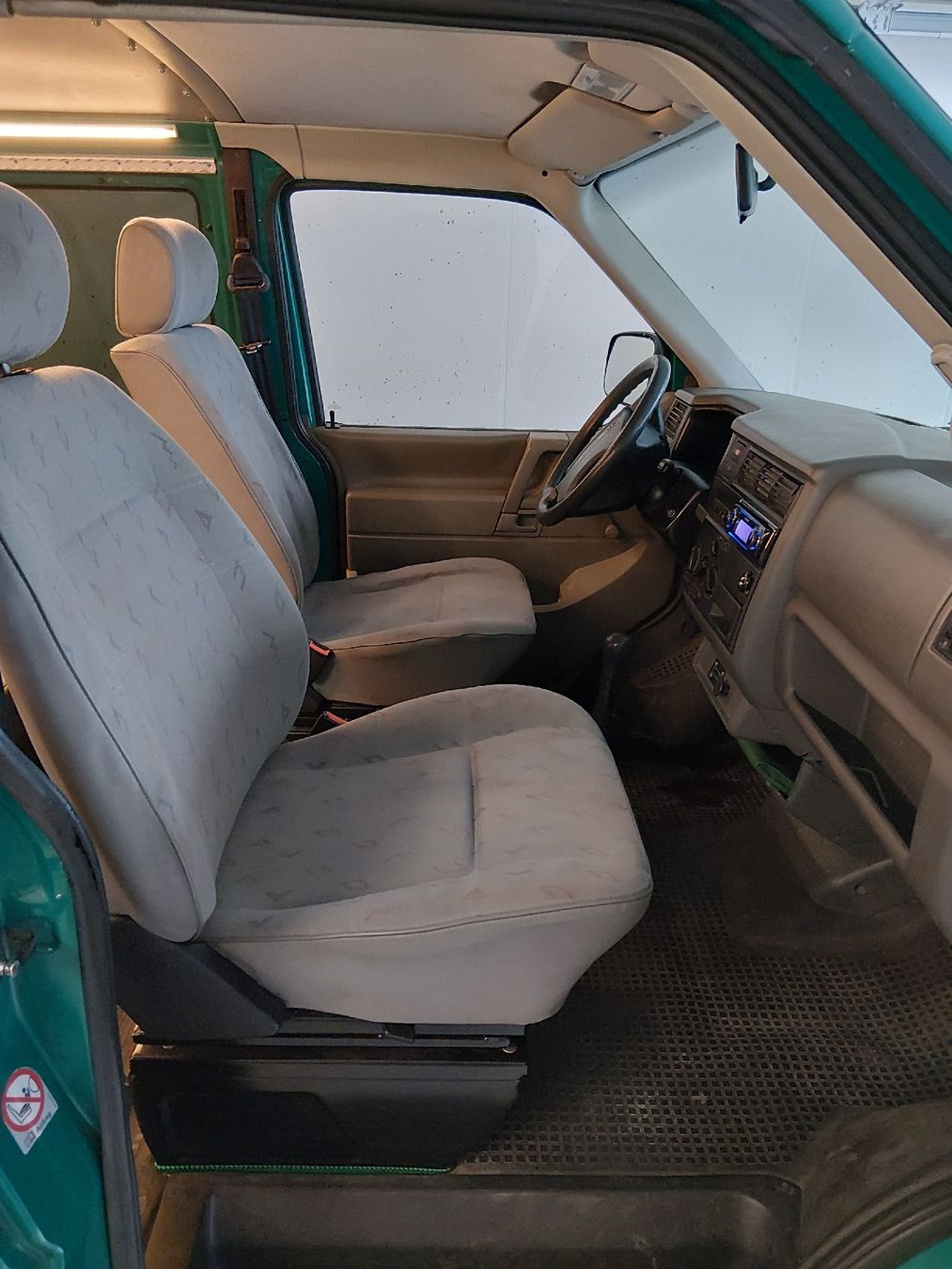 VW Automobili: VW T4 Syncro Swiss Profi mit Differenzialsperre – Usato da Wald ZH venduto da Beobachtungswagen 6