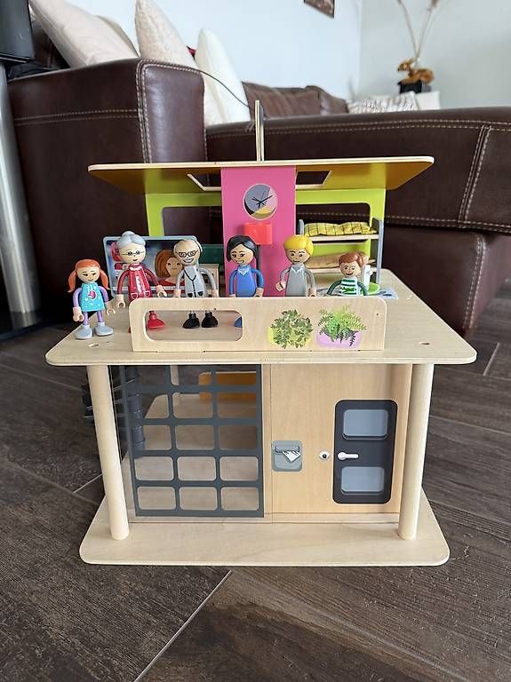 Case e mobili per bambole: Puppenhaus – Usato da Gibswil venduto da mel_x5qv