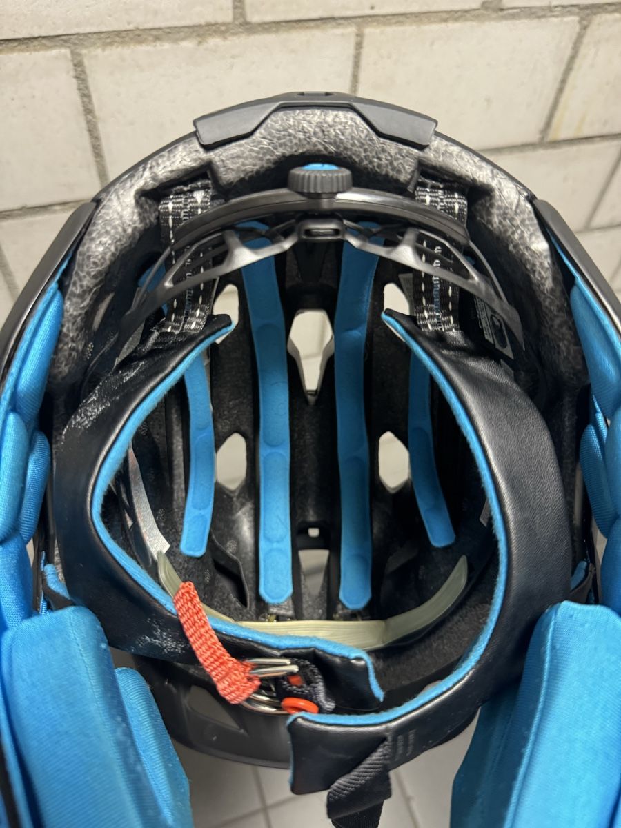Caschi: MET Parachute Helmet black/blue – Usato da Chur venduto da mau_pmy7 4