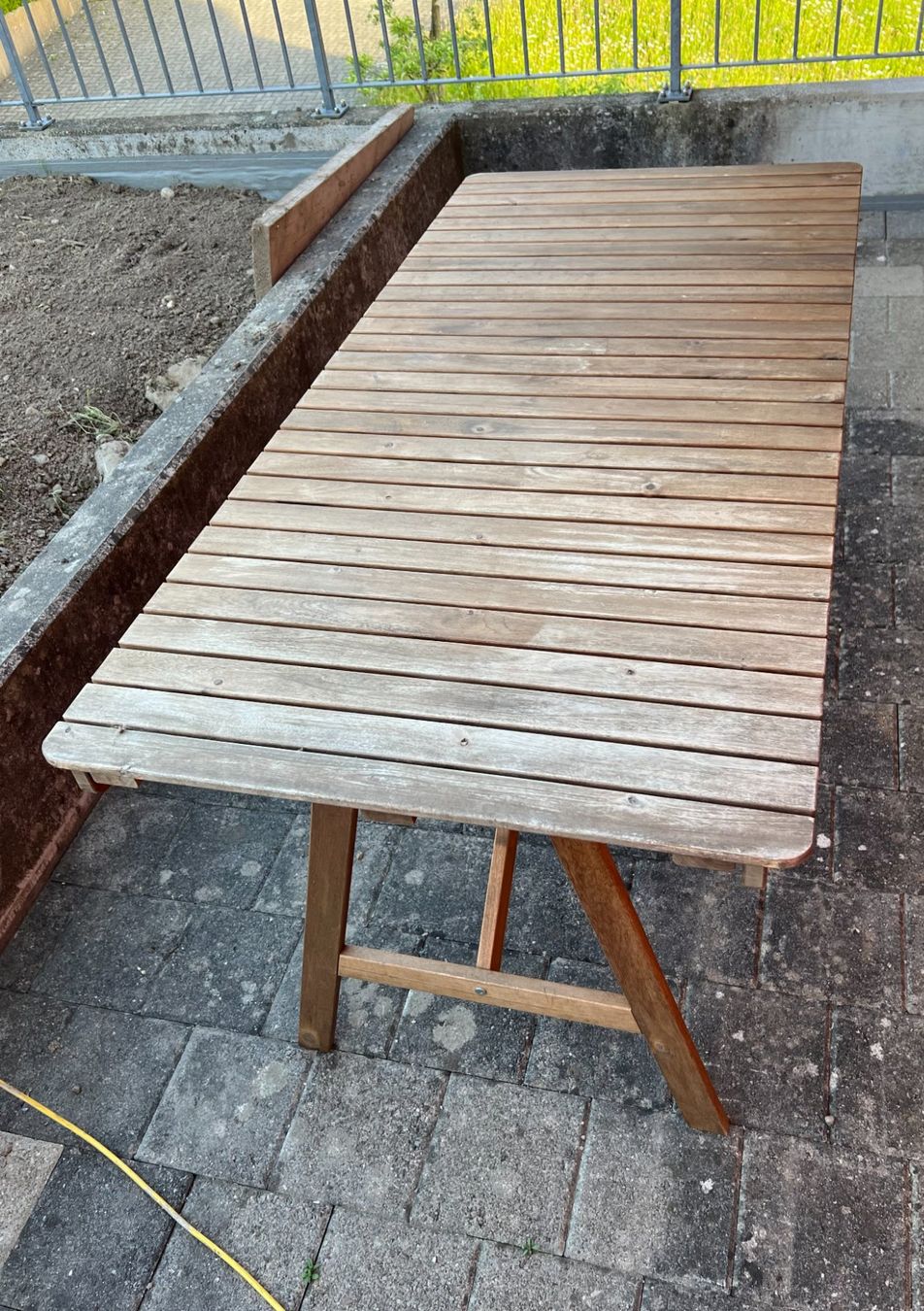 Set di tavolo e panche: Gartentisch & 2 Stühle Holz, klappbar – Usato da Jona venduto da ddr34 3