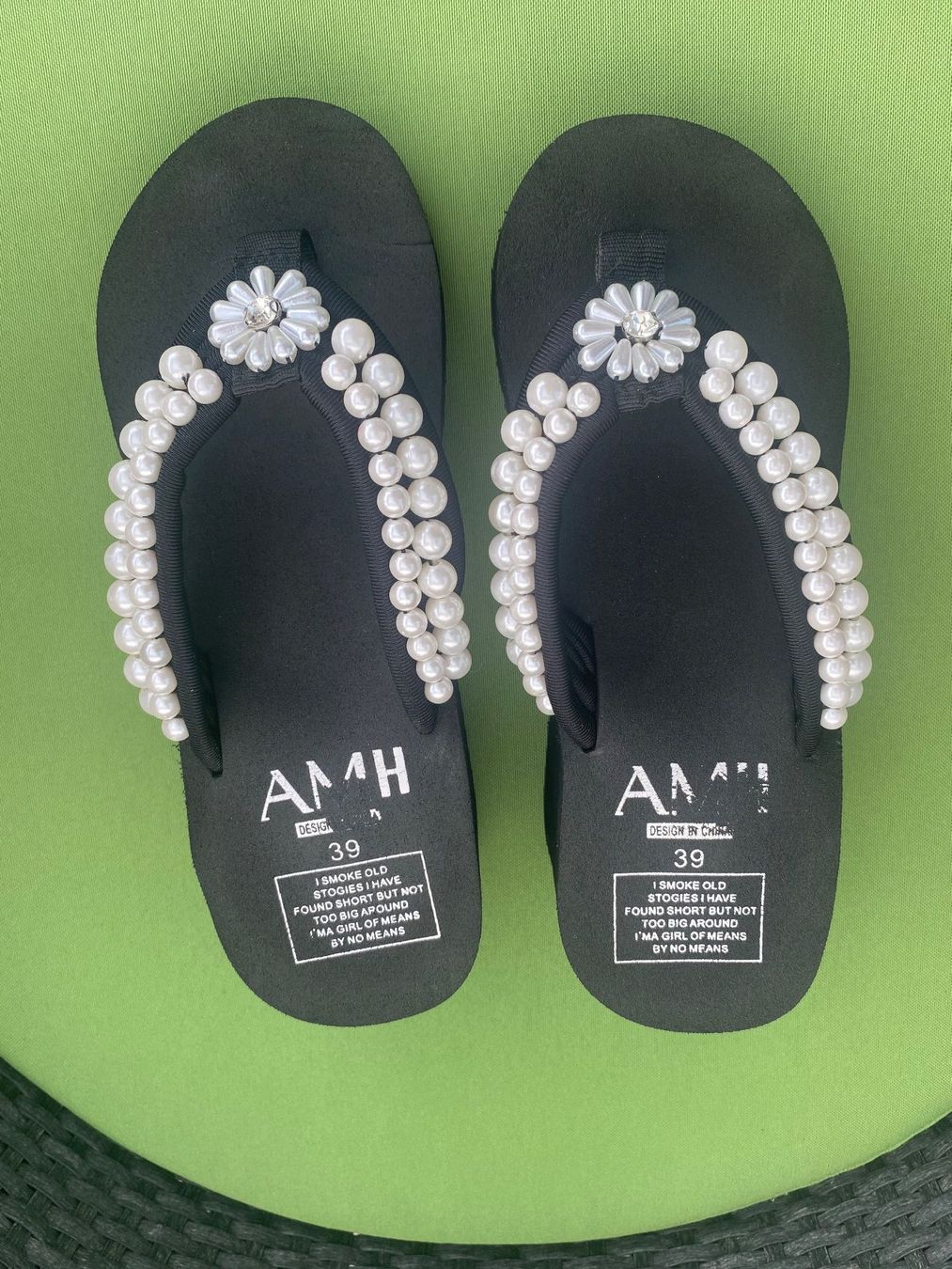 Scarpe da donna: SUMMERTIME - stylische Flip-Flops mit Perlen, nero, 39 – Usato da Winkel venduto da ferrari2022 3
