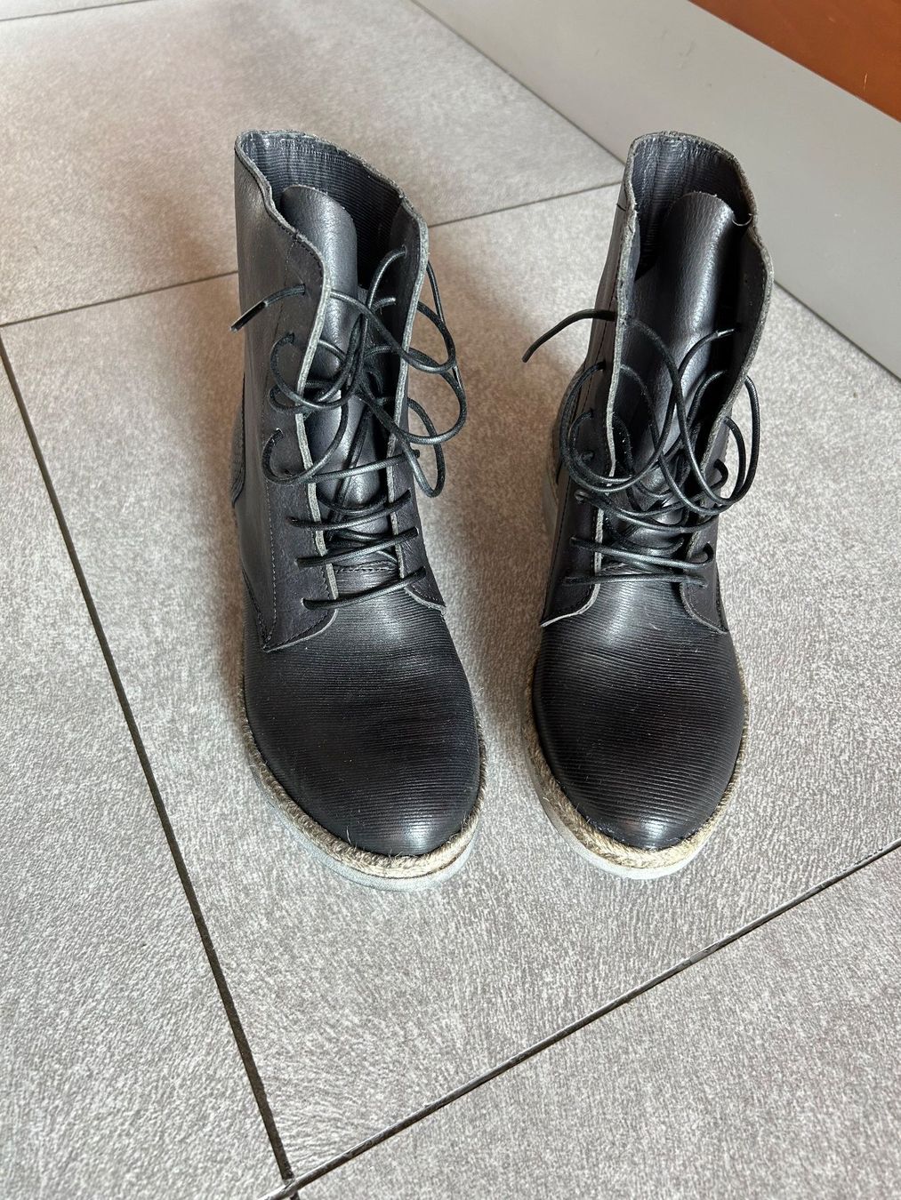 Scarpe da donna: Boots aus Leder Schwarz gr. 37 – Nuovo (secondo la descrizione) da Arbedo venduto da nadia1973