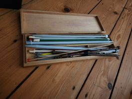 Stricknadeln Holzkiste verschiedene Grössen guter Zustand