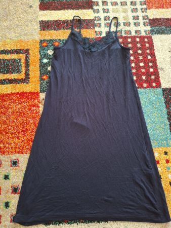 Elegantes Sommer-Nachthemd aus Viskose mit Spitze, Gr. XS