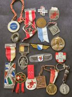 19 Abzeichen Medaillen Schweiz Biel Zürich etc  19 Insignes