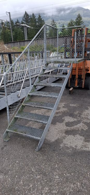 Treppe mit Geländer u Podest. Kaufen auf Ricardo