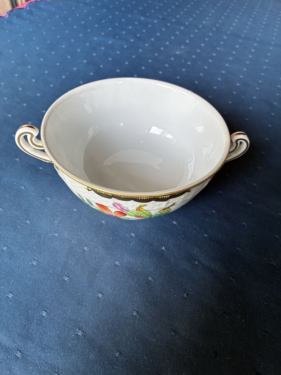 Herend Tassen: Herend - 1 Suppentasse mit Deckel Dekor Victoria  – Gebraucht aus Dornach von Rosengarten 1