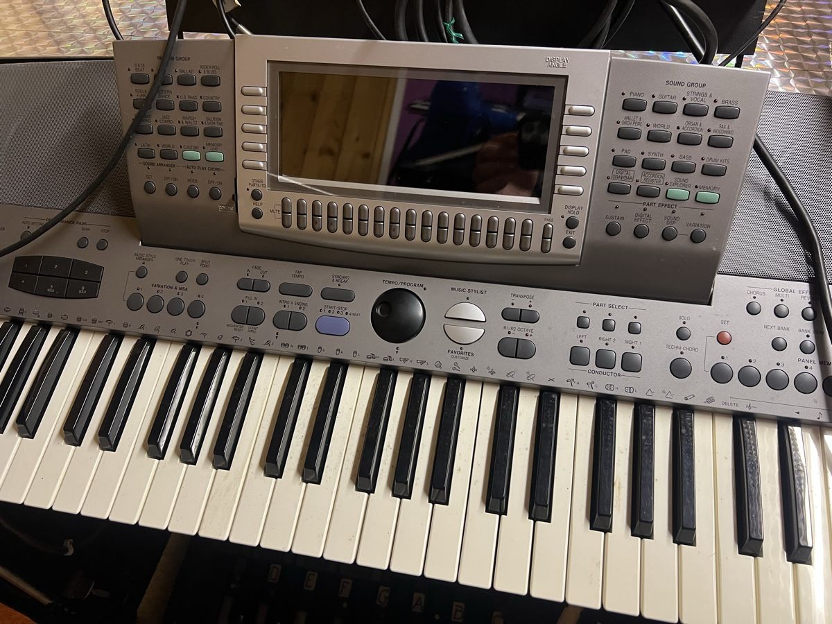 Technics Instruments de musique: Technics KN6000 Keyboard gebraucht mit div. ZUBEHÖR  – D'occasion à Laupen ZH par Casimedia 2
