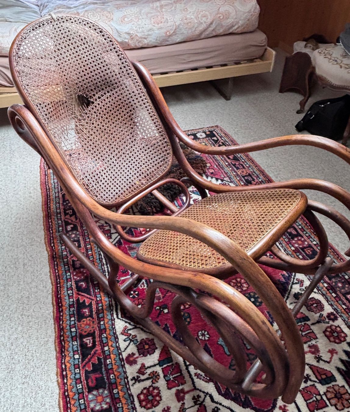 Sedie: Antiker Schaukelstuhl Thonet-Stil – Difettoso da Binningen venduto da Padme
