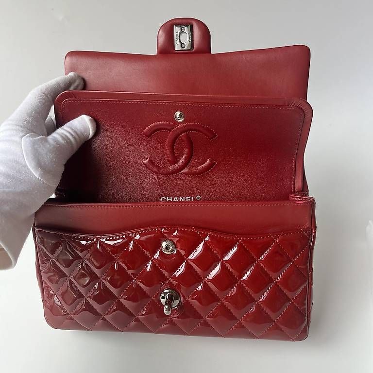 Taschen für Damen: Chanel Classic Flap Medium Rouge Cerise – Gebraucht aus Lausanne von Temamapaire 4