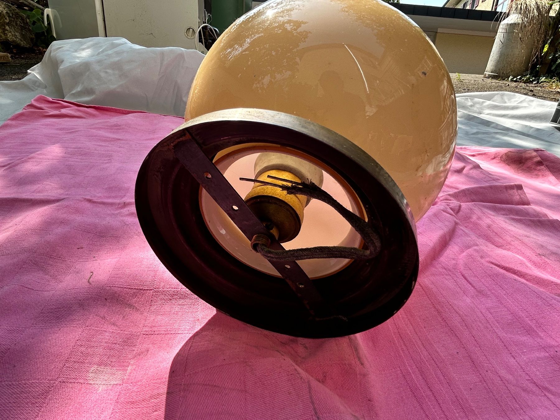 Lampade: Antike schöne Kugel Lampe mit Metallfassung – Usato da Bremgarten b. Bern venduto da Thermes