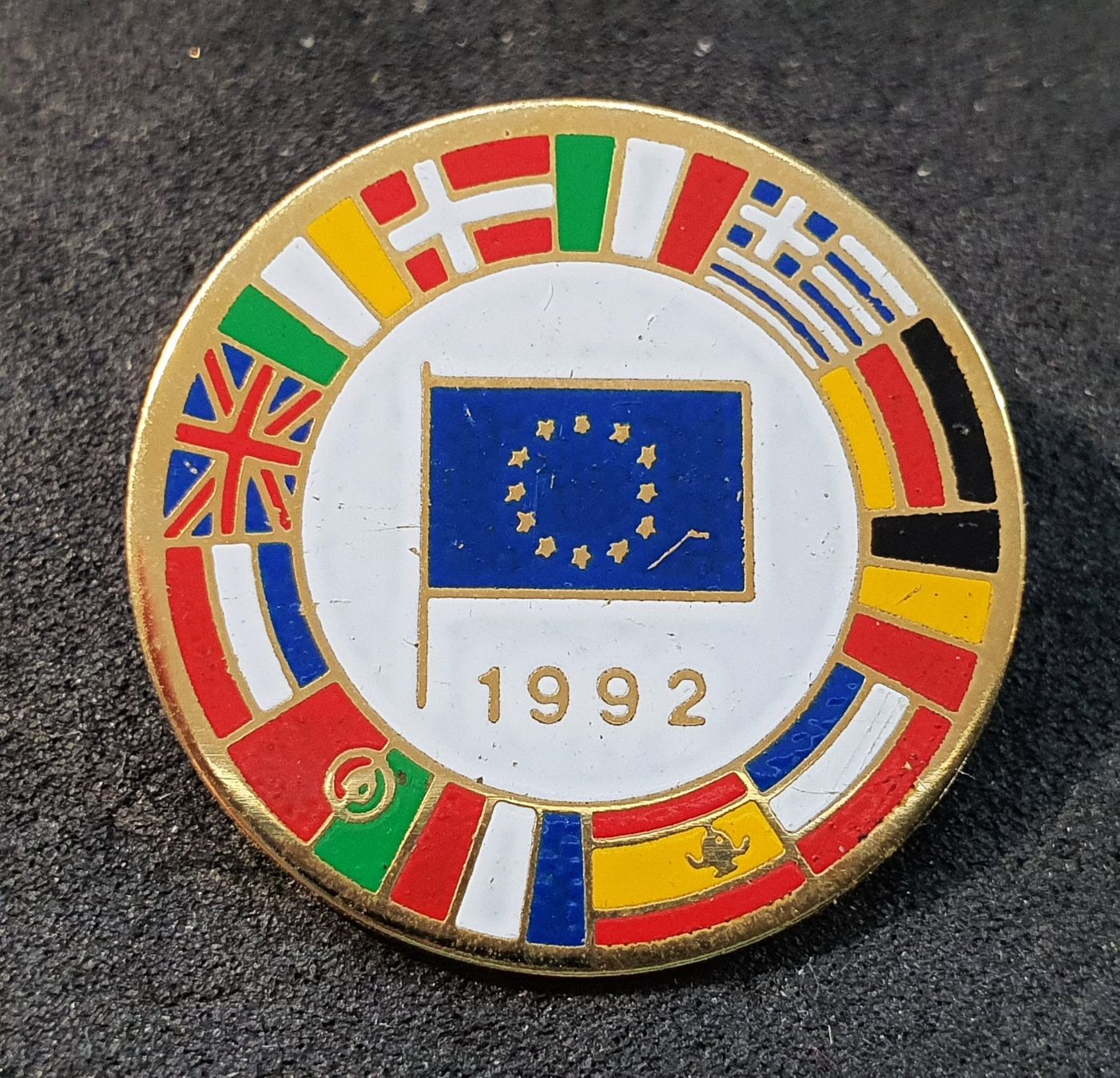 Placchette & Badge: Y741 - Pin EUROPA 1992 Flaggen – Usato da Reinach BL venduto da Boston-Verkauf