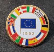 Y741 - Pin EUROPA 1992 Flaggen