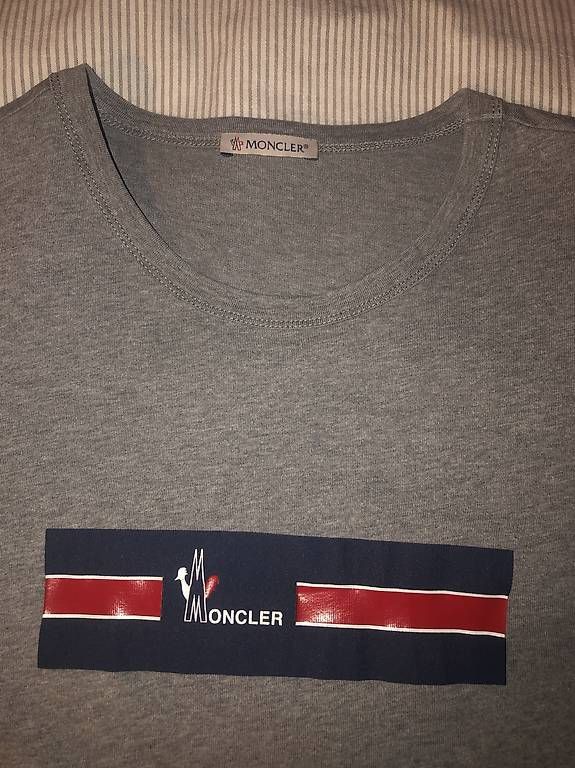T-shirt: Moncler T-Shirt – Usato da Wegenstetten venduto da secondhand.jpg 1