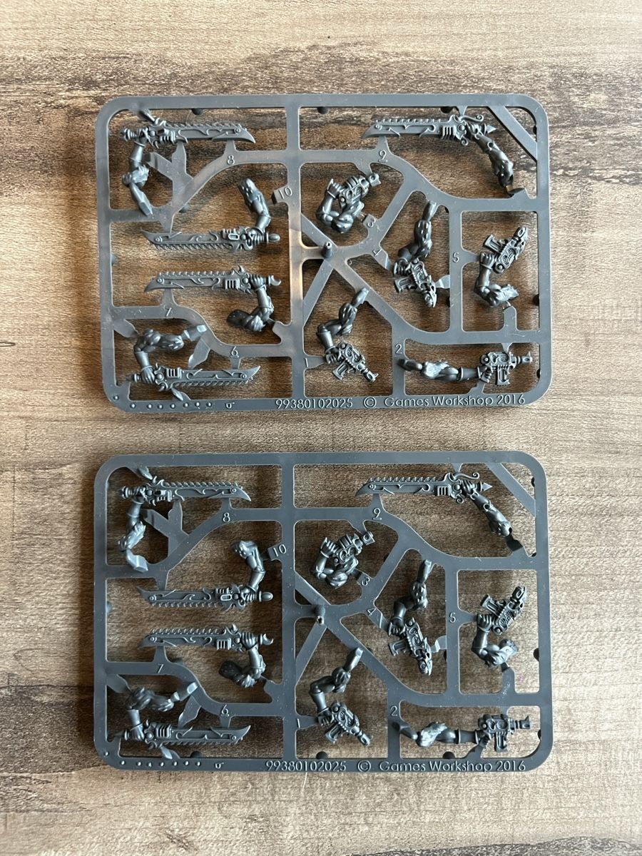 Giochi: Warhammer 40k/Horus Heresy Gussrahmen/Bits Set 17 – Usato da Läufelfingen venduto da stephiesheena 4