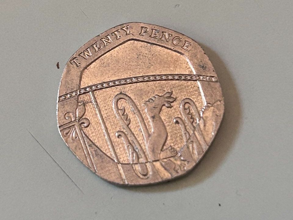 Tutti le monete: 20 pence britannici 2010 – Usato da Giubiasco venduto da LorisVale