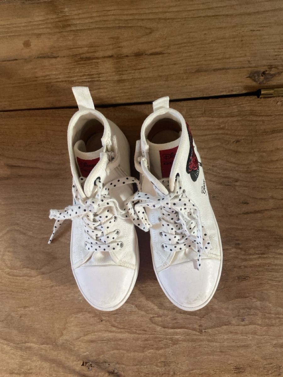 Geox Schuhe für Mädchen: Geox Mädchen Sneaker Minnie Mouse Gr. 33 weiss – Gebraucht aus Murten von februari 2