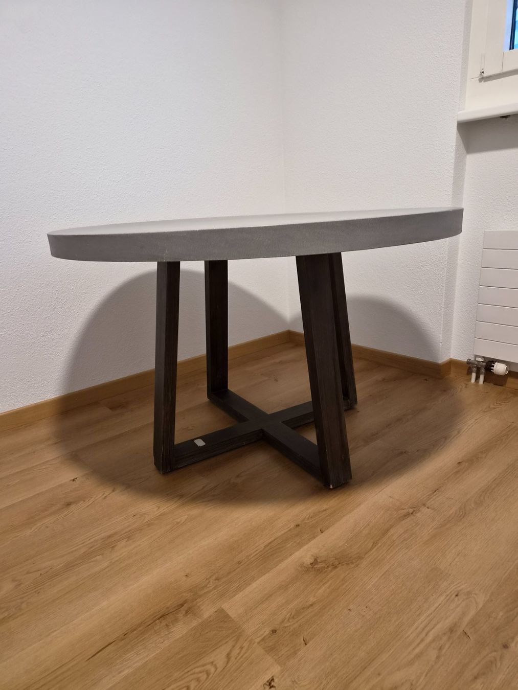 Tavoli: Rundtisch, Campingtisch, Durchmesser 120 cm, 6 bis 8 Plätze – Usato da Triesen venduto da RolfBeck 2