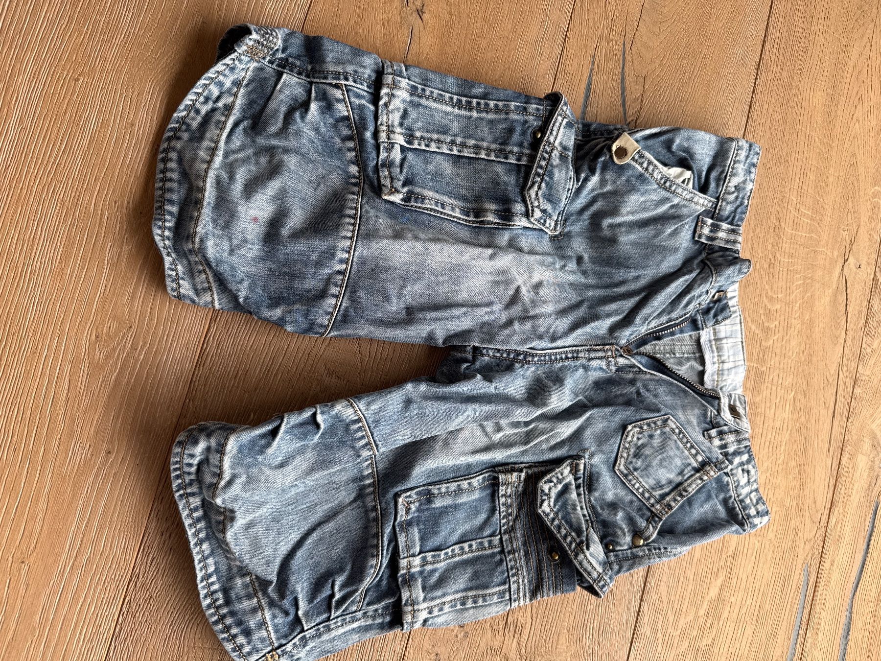 Catimini Pantaloni: Catimini Jeansshorts Gr. 126 – Usato da Himmelried venduto da Dievole