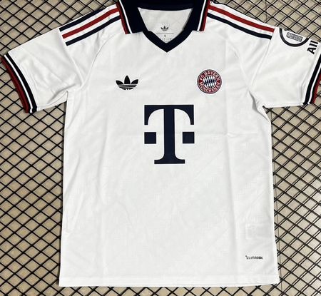 FC Bayern München Trikot, Olise 17