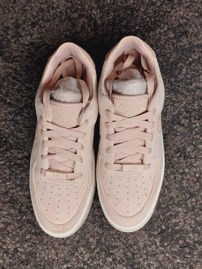 Nike Scarpe da donna: Nike Air Force schuhe gr 36.5 – Usato da Wallisellen venduto da theblacksheep 1