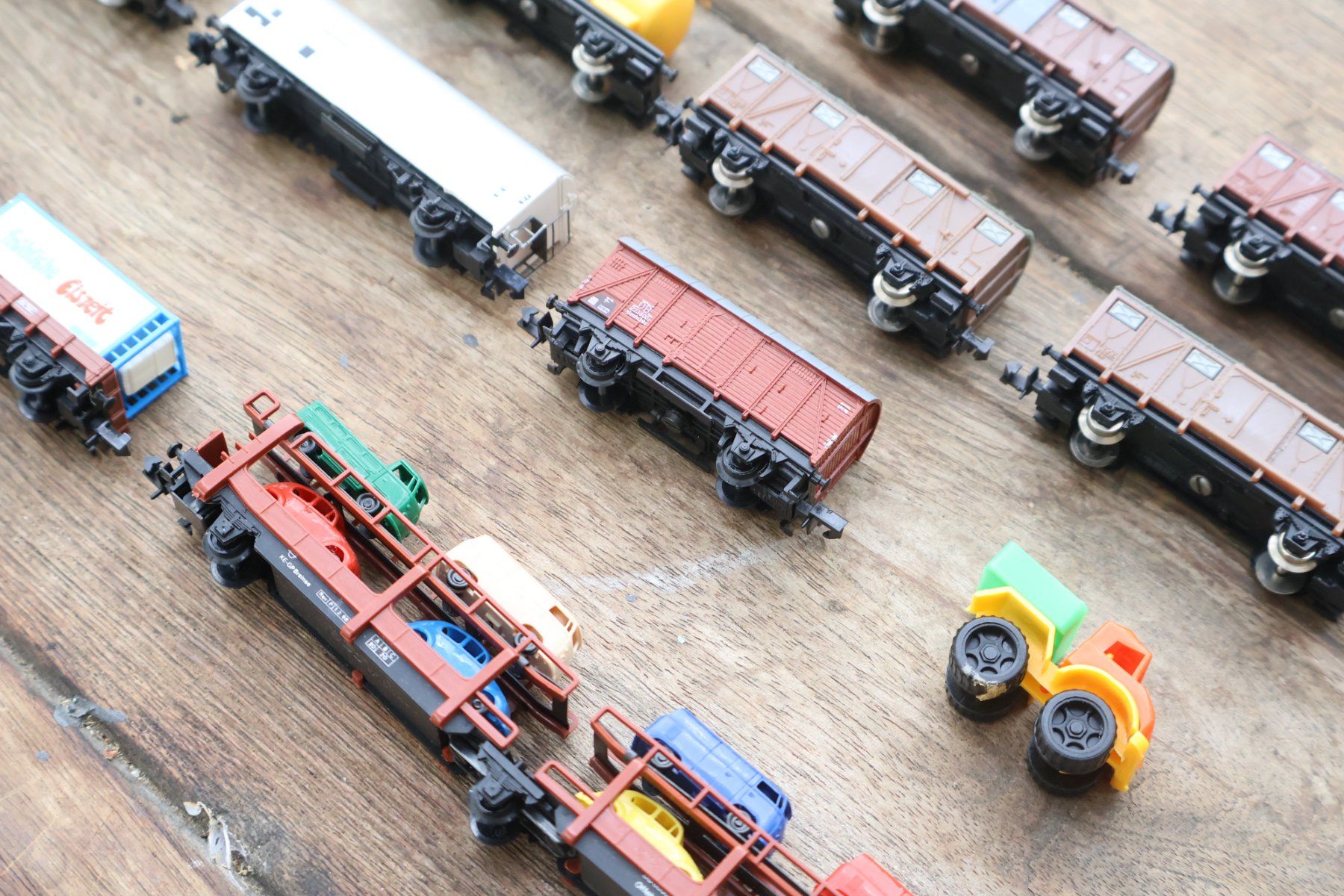 Trix Modellini di ferrovie: Minitrix & Co 15 x Wagen Set + Container - Spur N – Usato da Winterthur venduto da Monstera 4