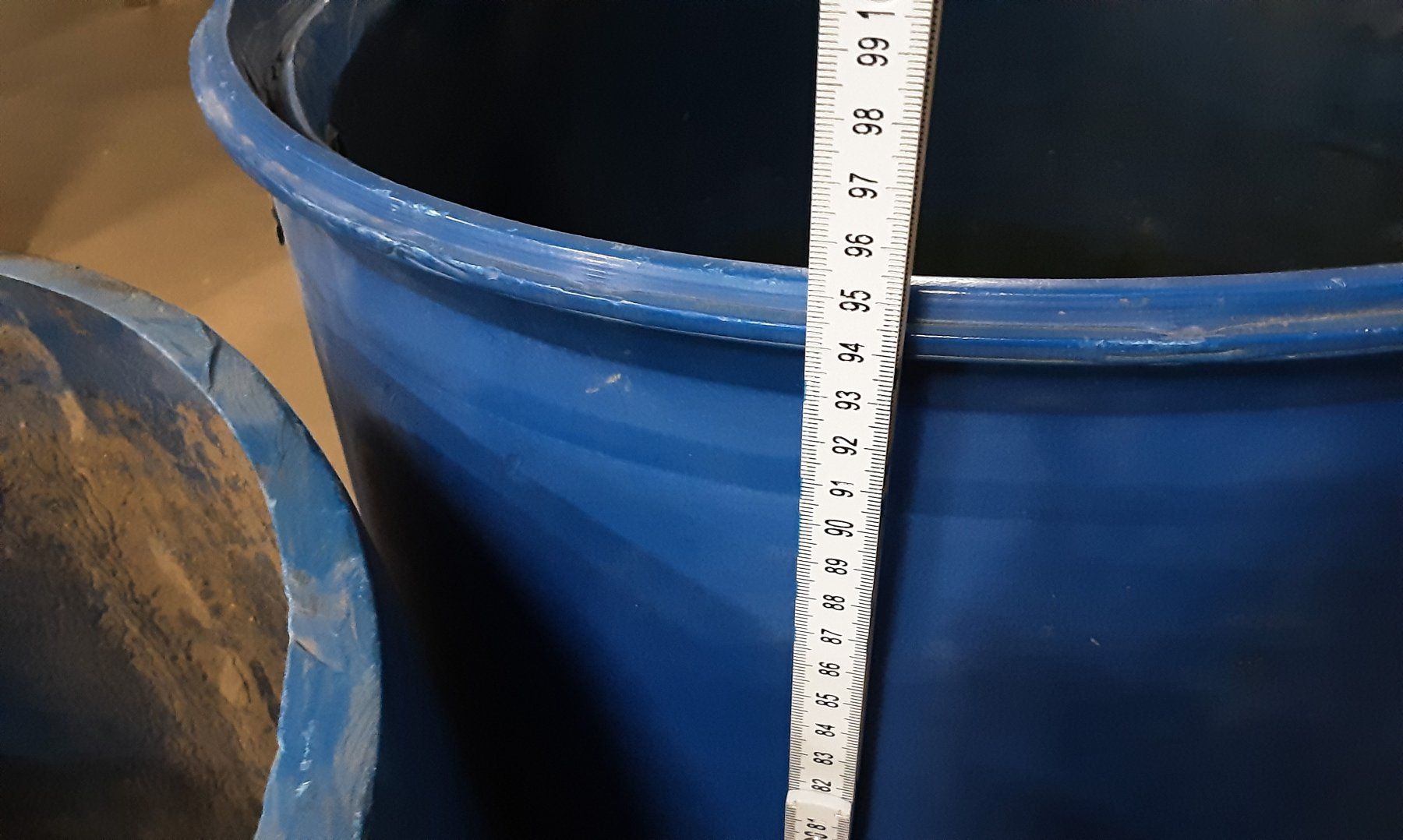 Annaffiatura & Irrigazione: 2 blaue Kunststoff Fässer – Usato da Stans venduto da Kaelti 1