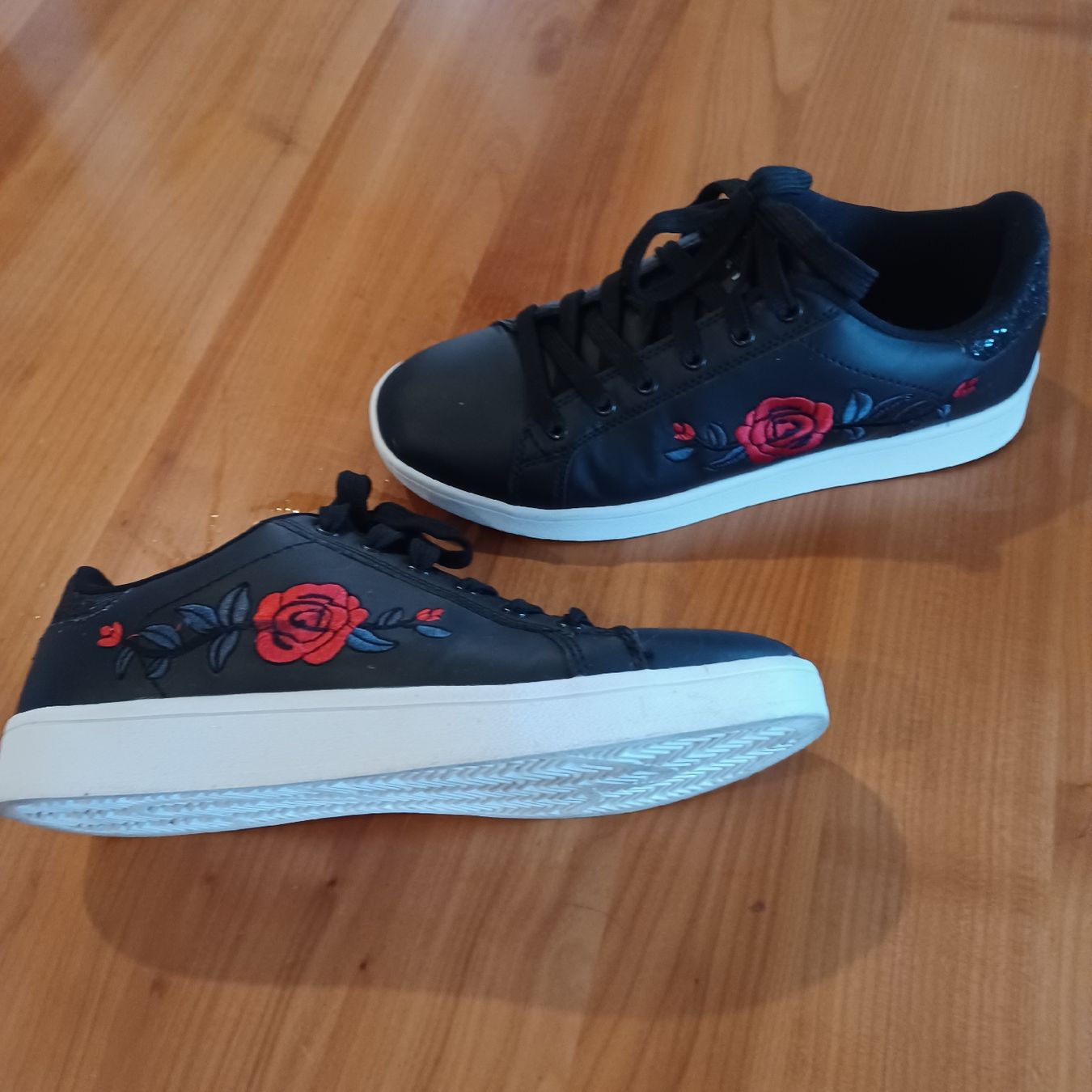 Scarpe da donna: Damenschuhe , Turnschuhe , Sneaker? , Grösse 40 – Usato da Waldkirch venduto da Fantasia-101 2
