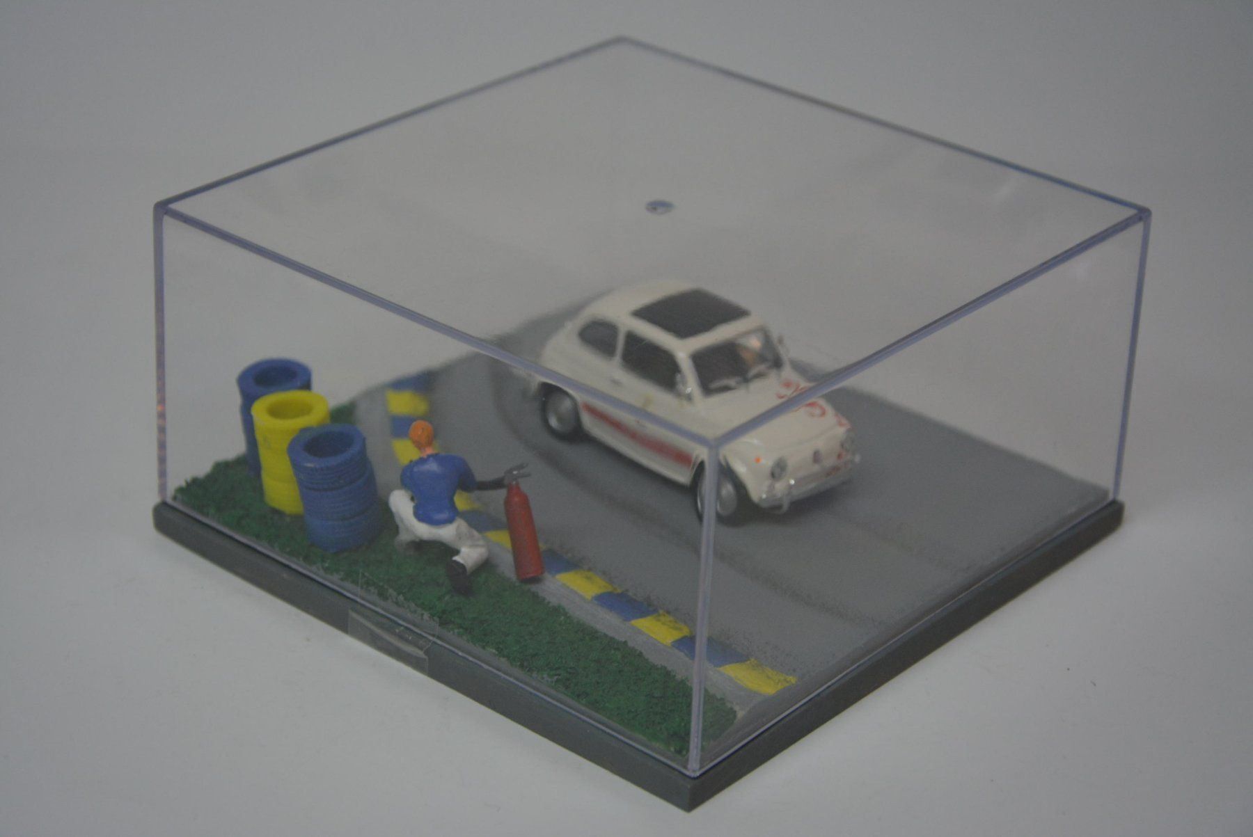 Fiat Modellautos: Fiat 500 Abarth , Diorama , 1:43 – Neu (gemäss Beschreibung) aus Goldach von Feivel9 3