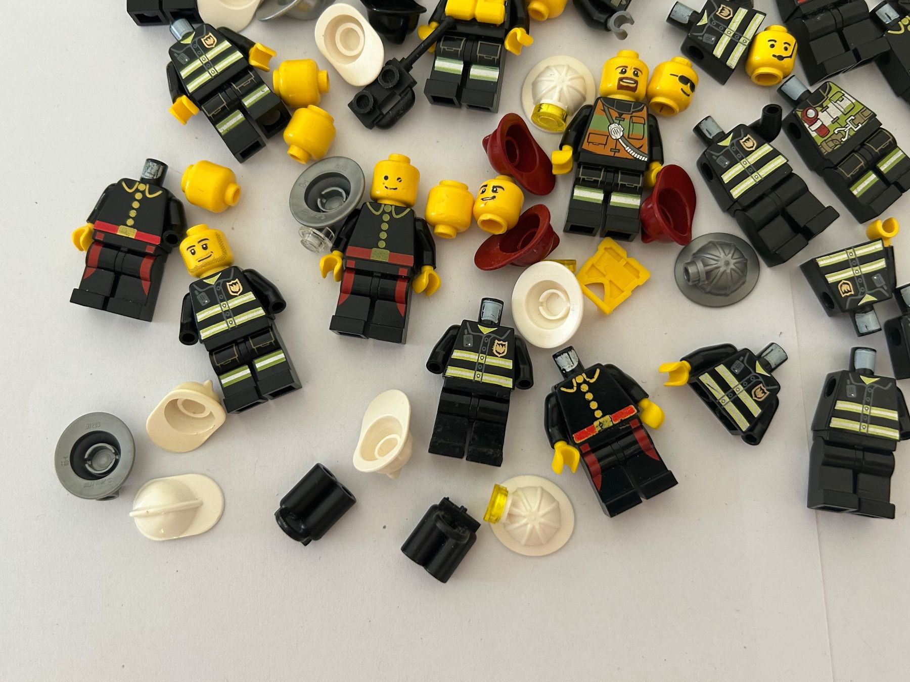 Lego Kit di costruzioni: Lego - lot de figurines City Pompier – Usato da Confignon venduto da kar_7slz 1